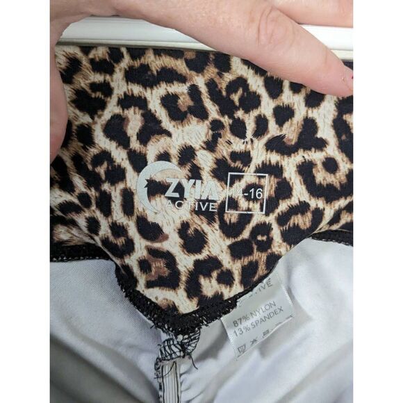 Zyia Active Leopard Print Brilliant Scrunch Butt Leggings - Size 14-16 - Picture 5 of 5